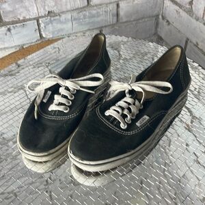 Well worn women’s vans lo pro black size 8.5